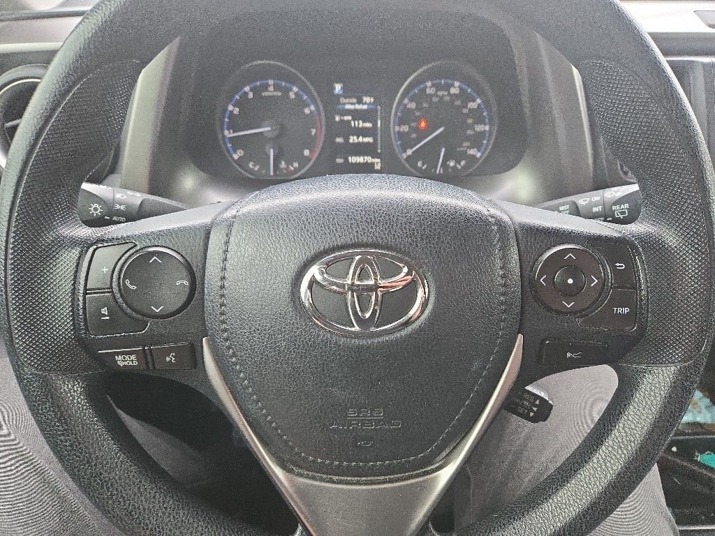 Used 2017  Toyota LE image 8