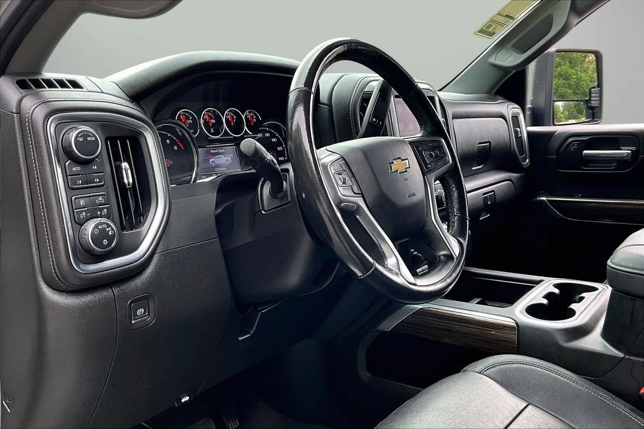 Used 2022 Silver Chevrolet LT image 19