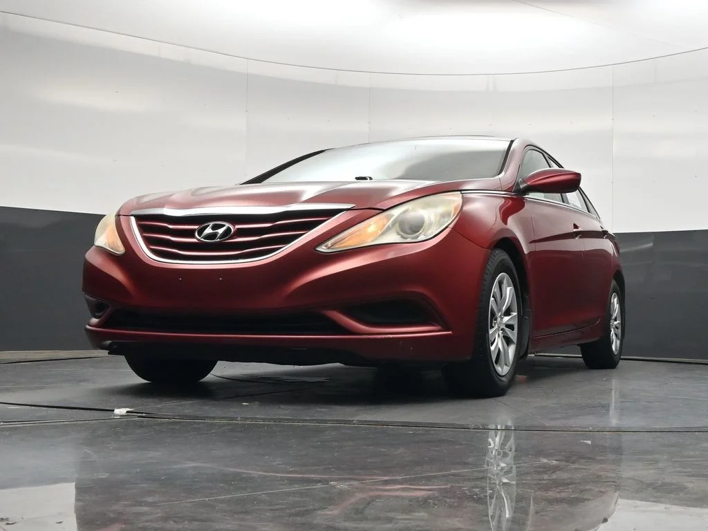 Used 2011 Red Hyundai GLS image 46