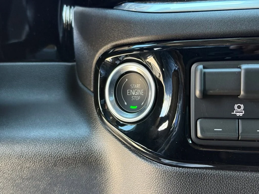 New 2026 Sterling Metallic GMC Elevation image 26