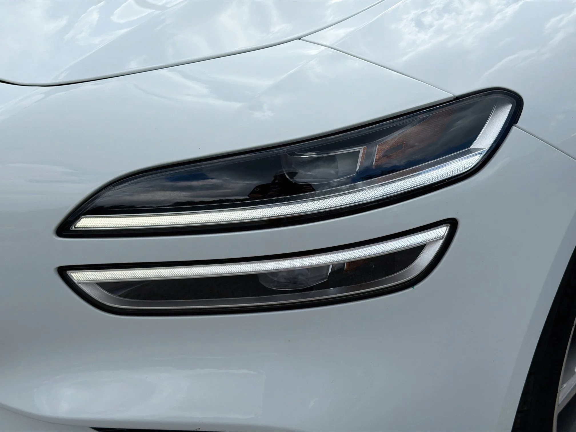 Used 2023 Alta White Genesis 2.0T image 9