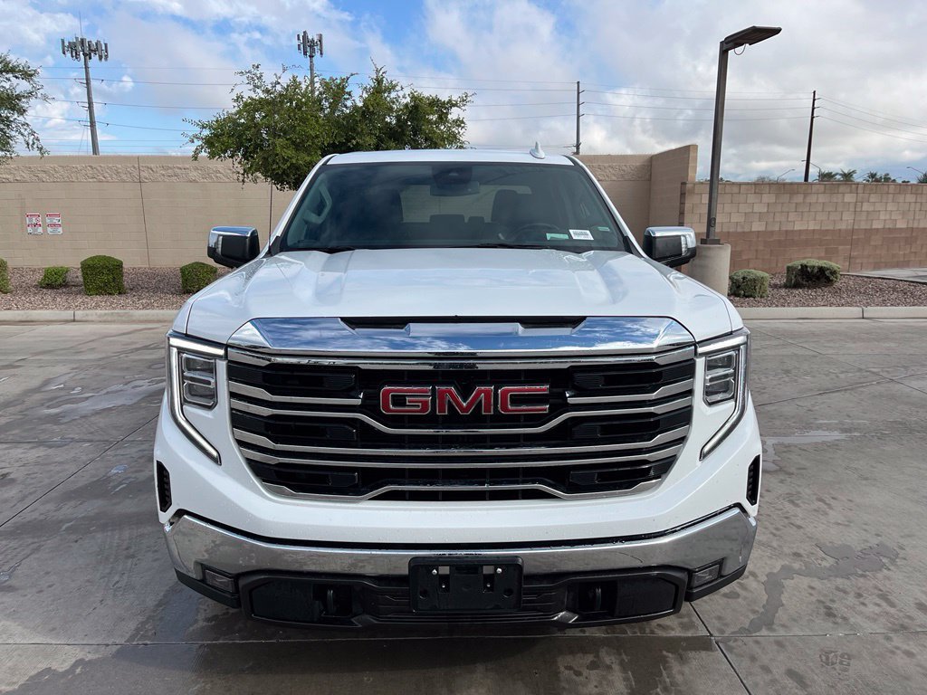 Used 2025 White GMC SLT image 4
