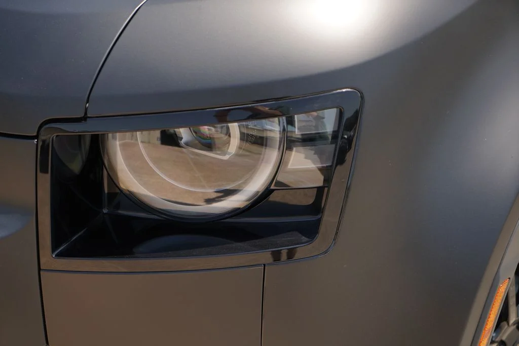 New 2026 Santorini Black Metallic Land Rover S image 2