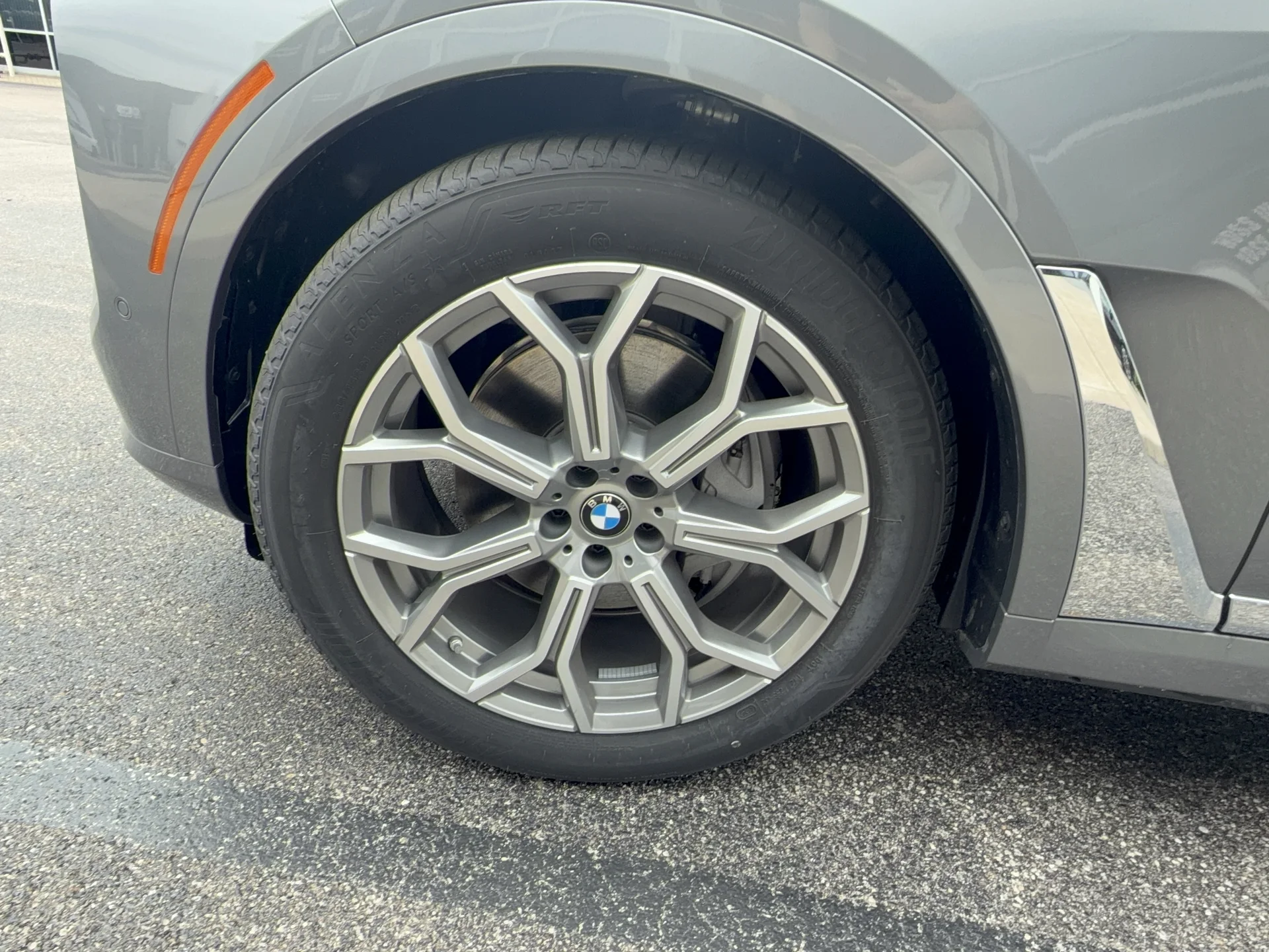 New 2026 Skyscraper Grey Metallic BMW xDrive40i image 32