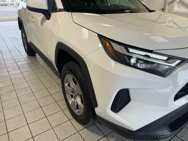 Used 2025 Ice Toyota XLE image 21