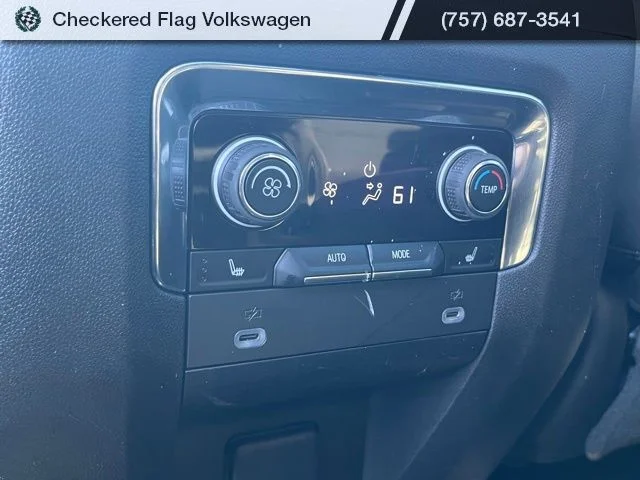 Used 2023 Iridescent Pearl Tricoat Chevrolet Premier image 38