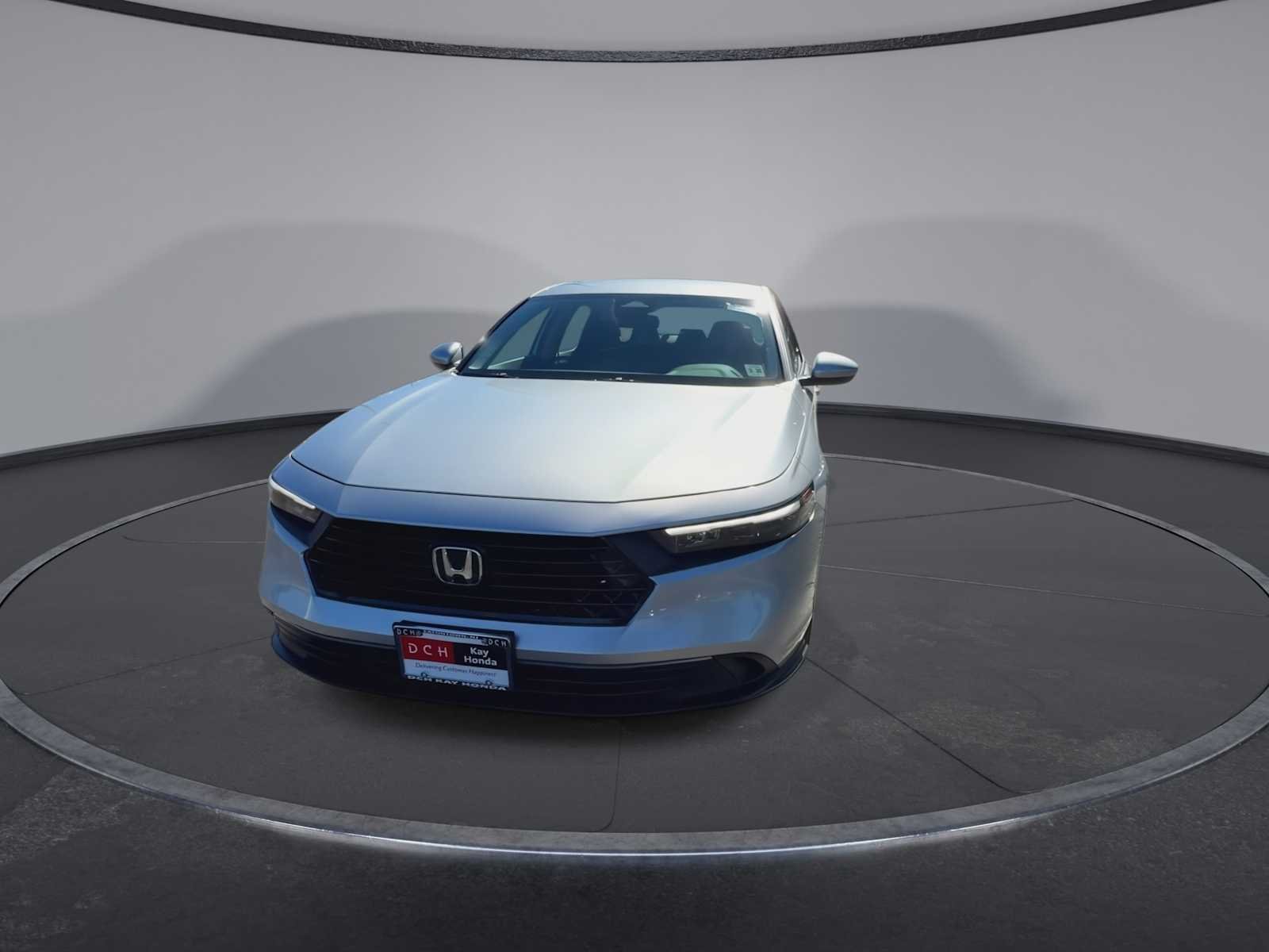 Used 2025 Solar Silver Metallic Honda LX image 3