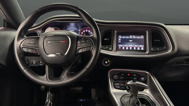 Used 2019 White Dodge SXT image 11