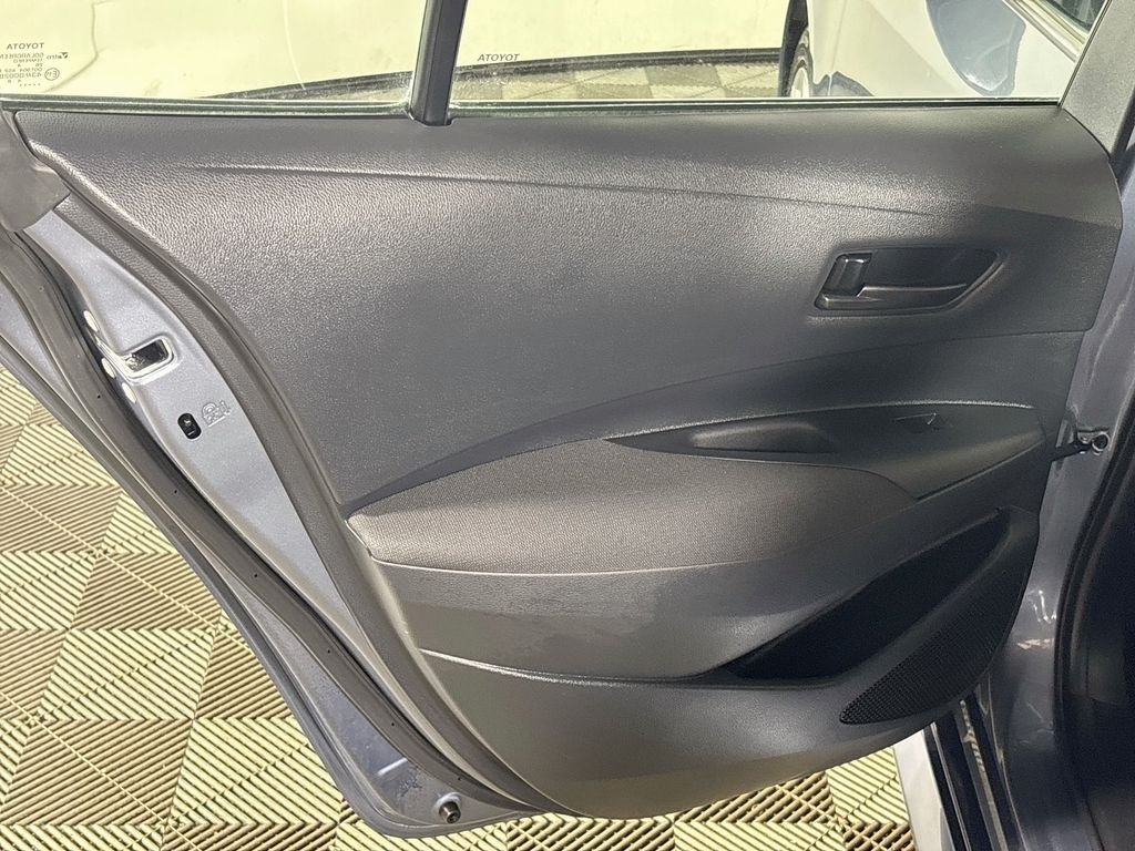 Used 2025  Toyota LE image 19