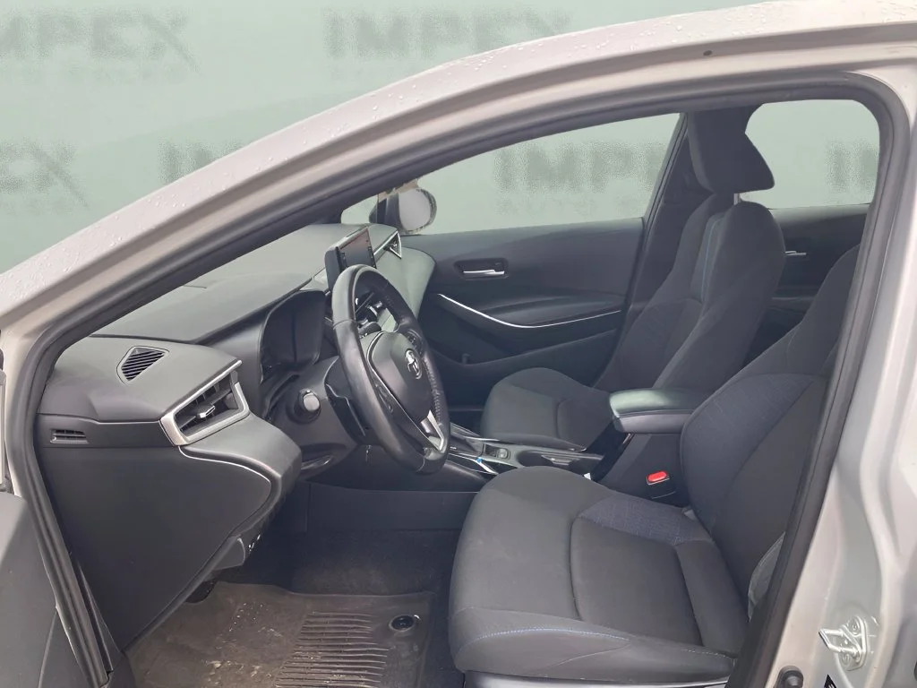 Used 2022 Silver Toyota SE image 12
