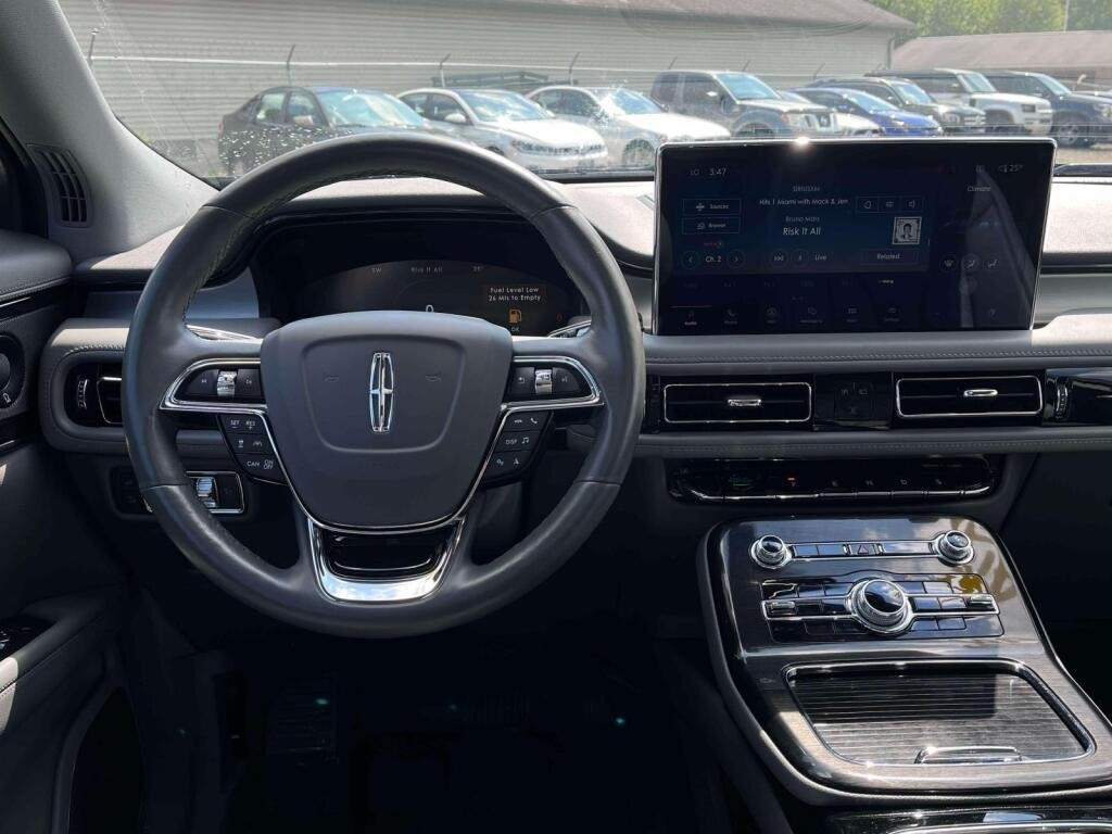 Used 2023 Flight Blue Lincoln Reserve image 2