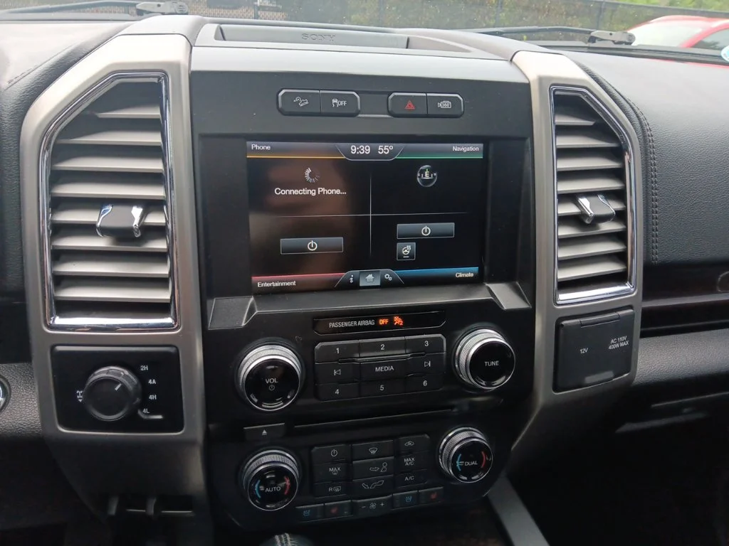 Used 2015 Ingot Silver Ford Platinum image 22