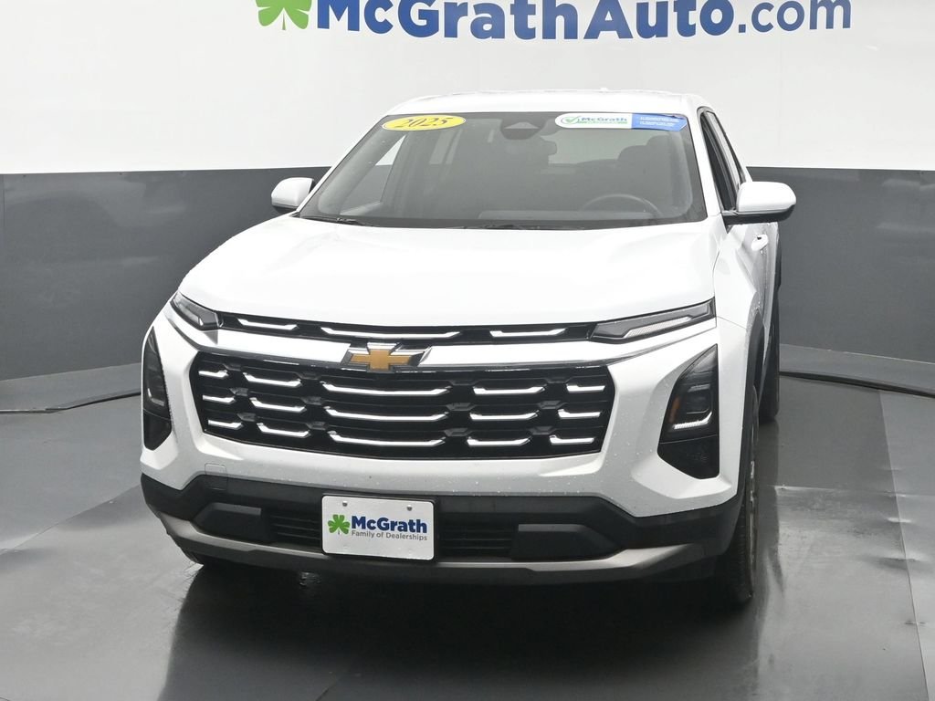 Used 2025 White Chevrolet LT image 23