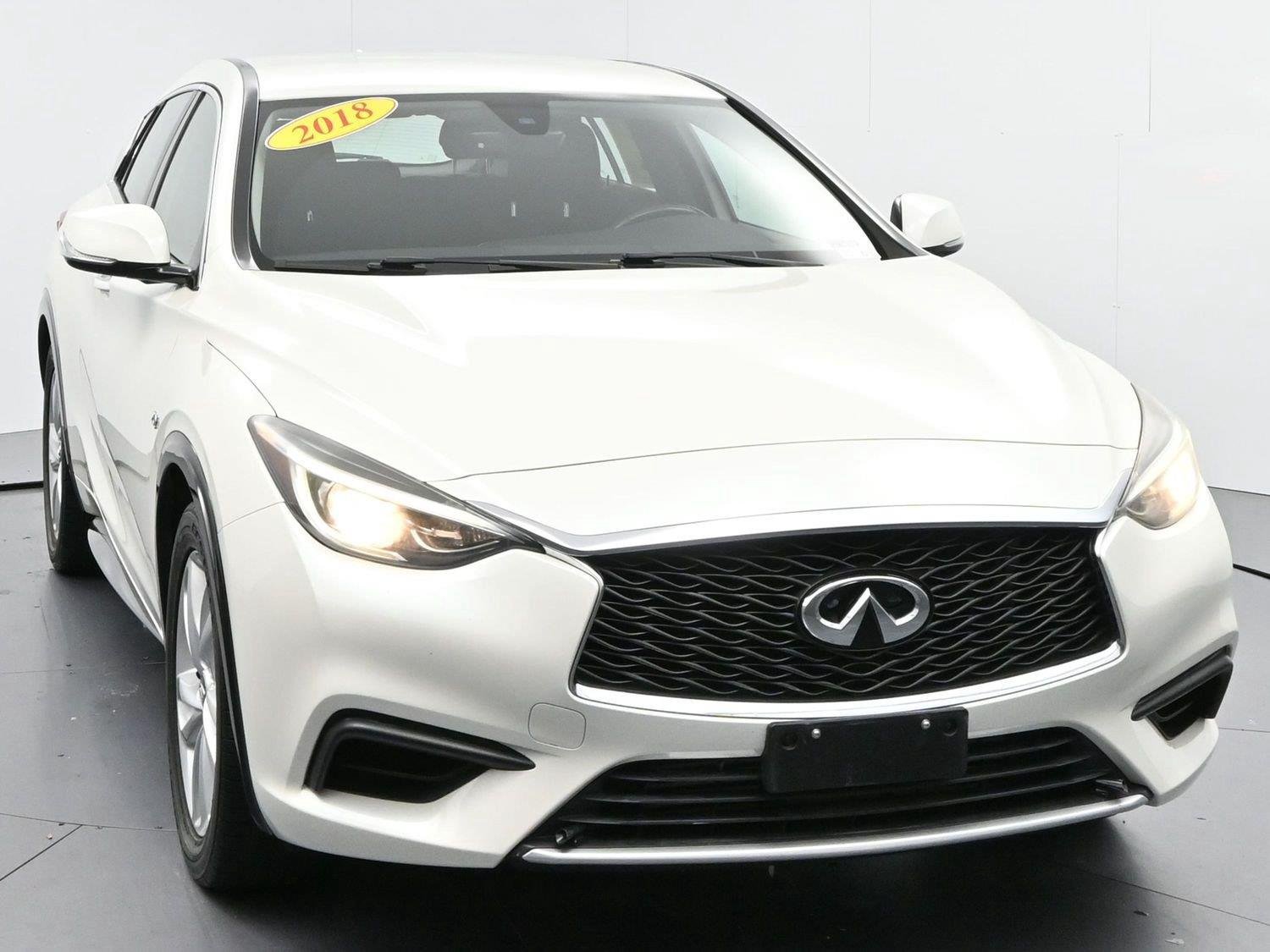 Used 2018 Majestic White INFINITI Base image 2