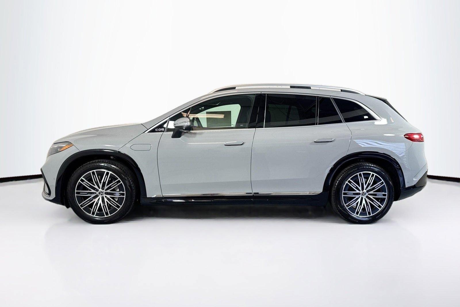 New 2026 Manufaktur Alpine Grey Mercedes-Benz EQS 400 image 8