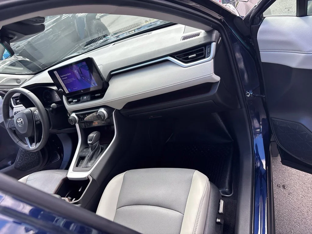 Used 2023  Toyota Limited image 31