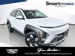 Used 2025 White Hyundai SEL image 1
