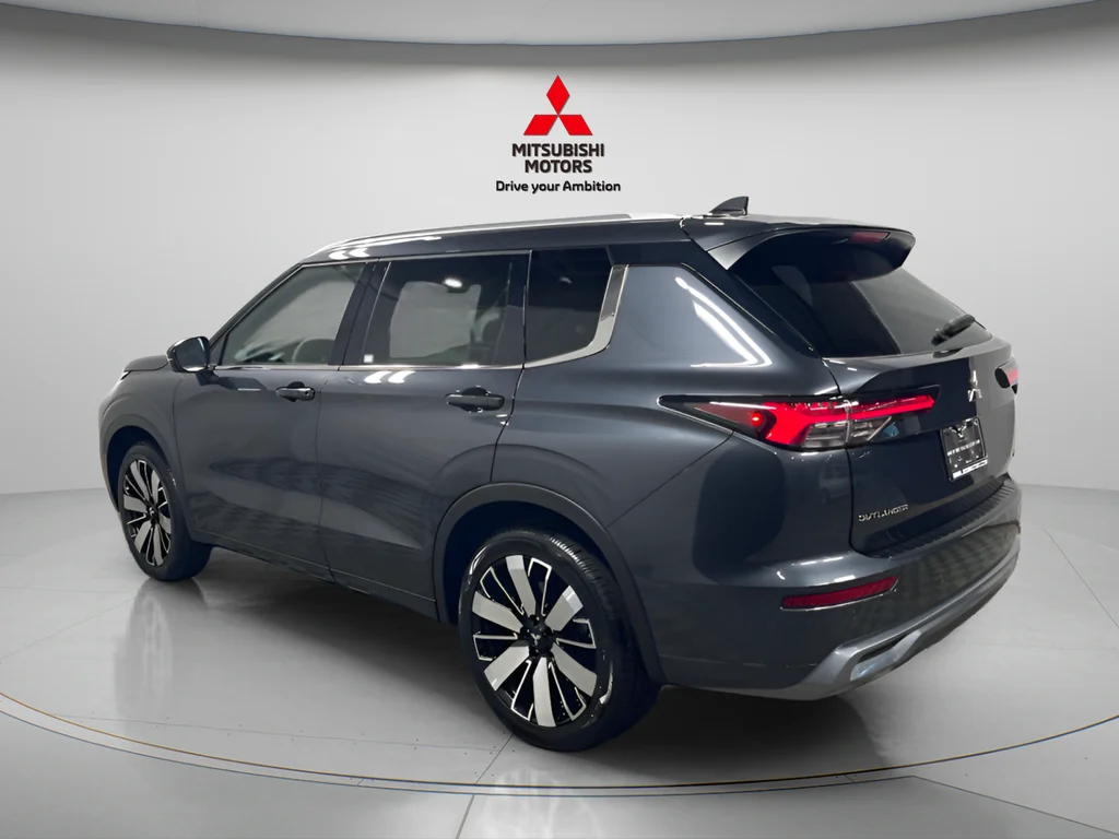 New 2026 Graphite Gray Mitsubishi SEL image 4
