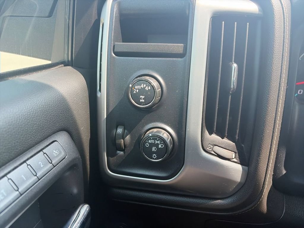 Used 2018 Silver GMC SLT image 22