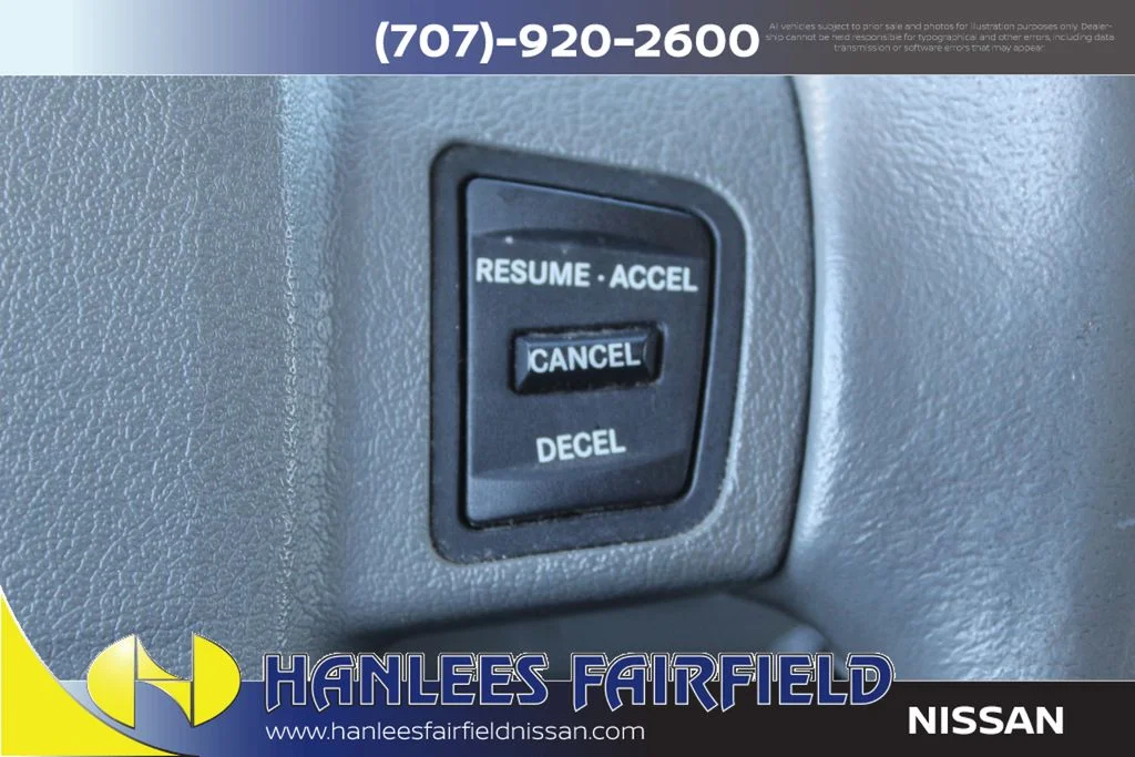 Used 2005 White Jeep Limited image 32