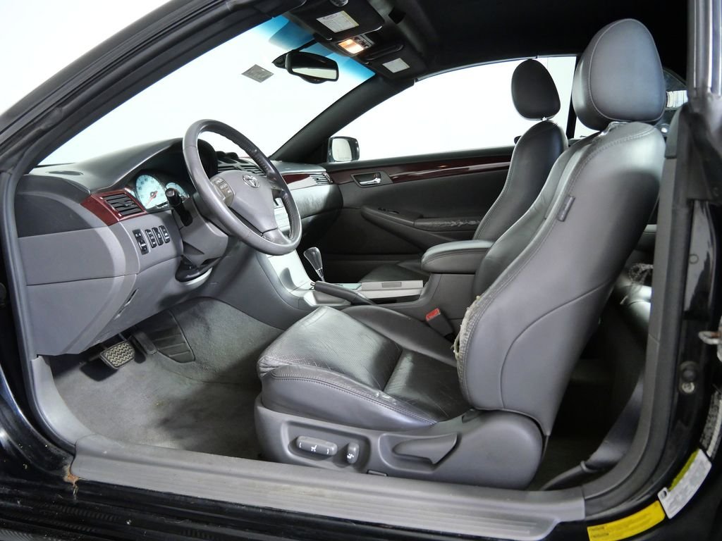 Used 2004 Black Toyota SLE image 17