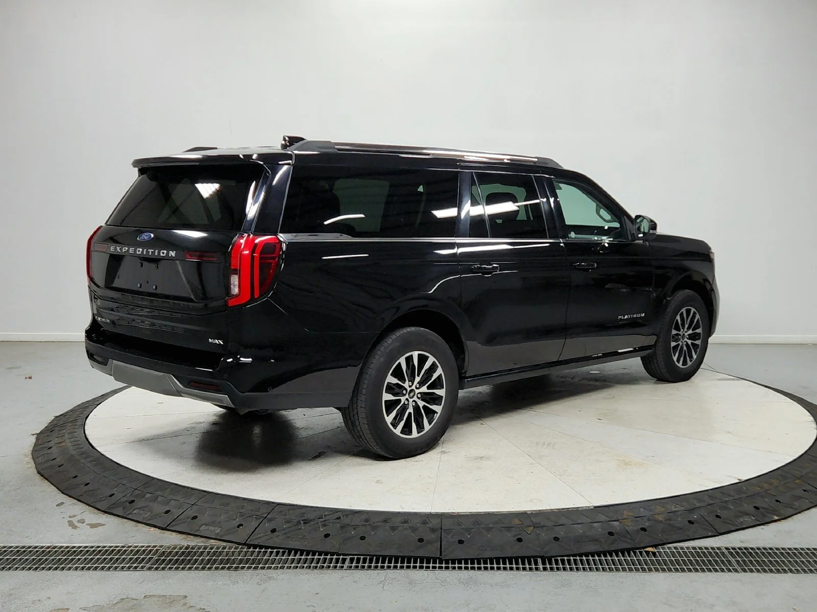 Used 2025 Black Ford Platinum image 8