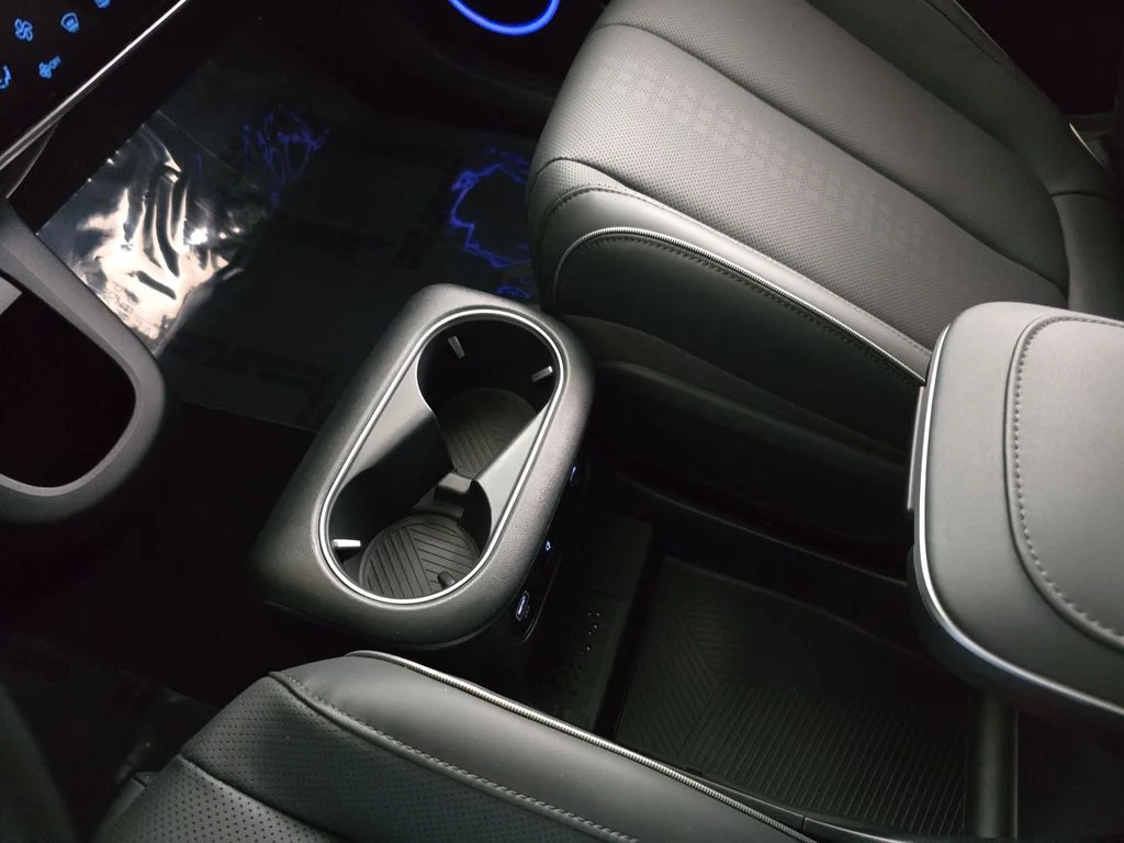 Used 2024 Green Hyundai Limited image 28