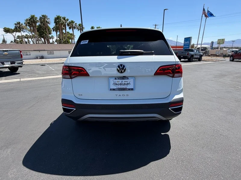 Used 2024 White Volkswagen SE image 4