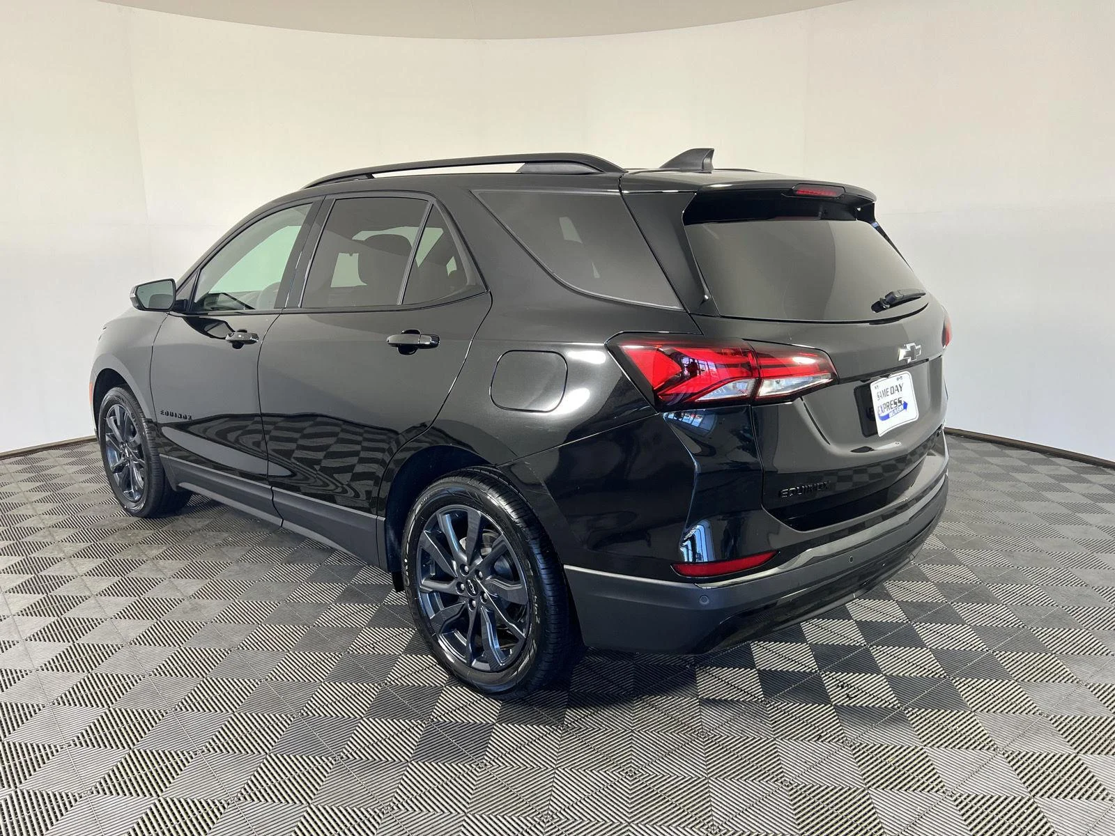 Used 2024 Mosaic Black Metallic Chevrolet RS image 27