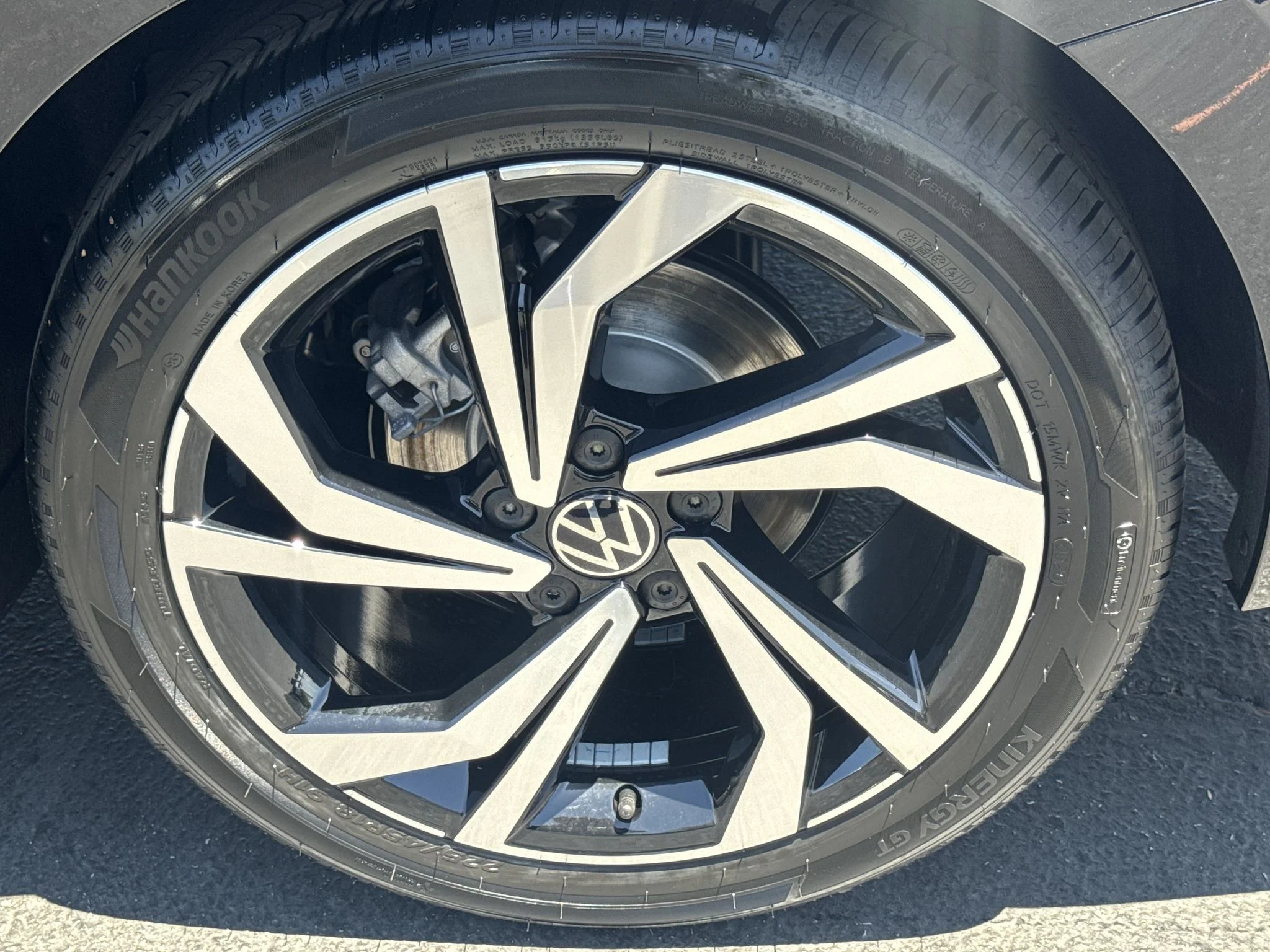 New 2026 Deep Black Pearl Volkswagen SEL image 10