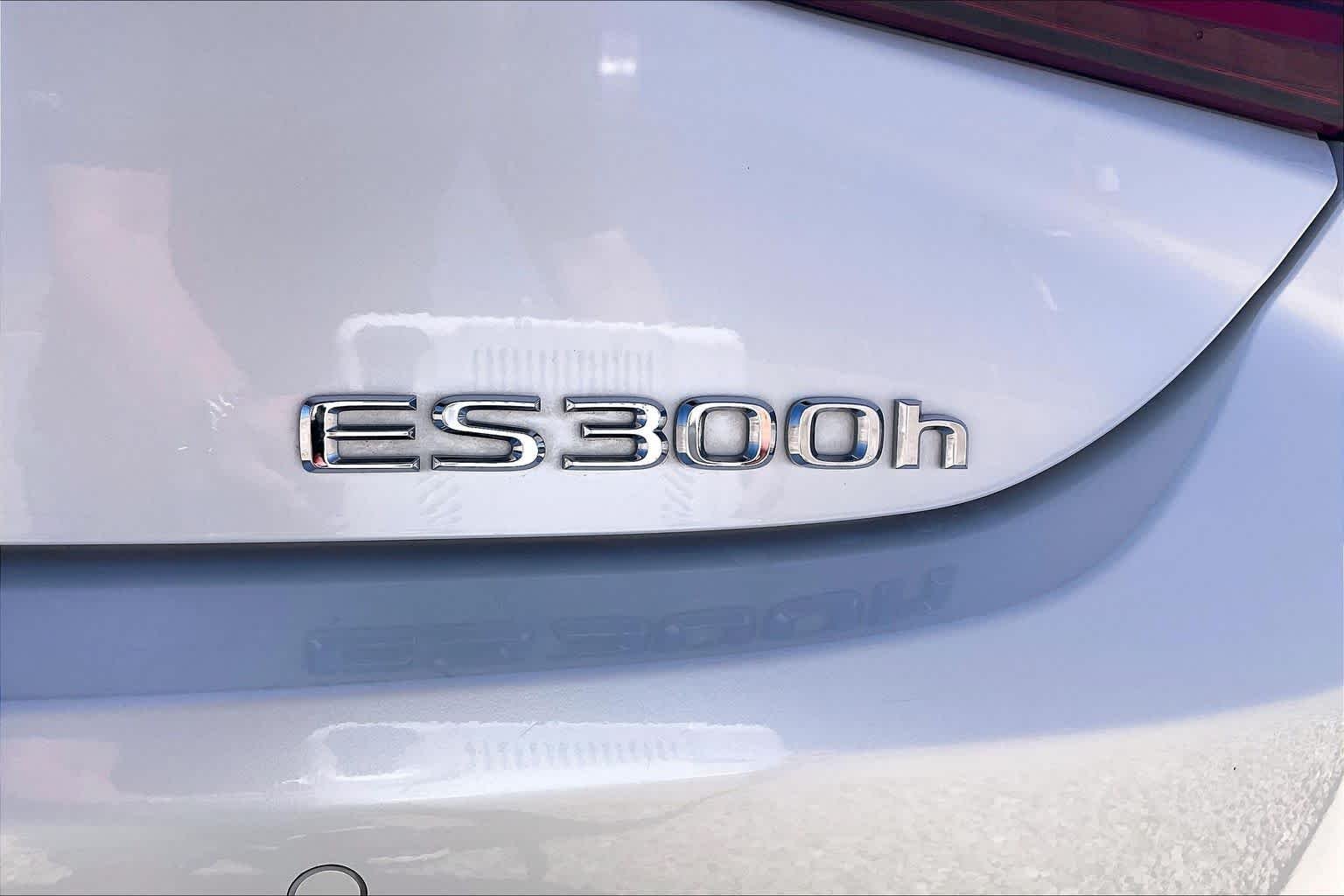 Used 2024 Eminent White Pearl Lexus Luxury image 29