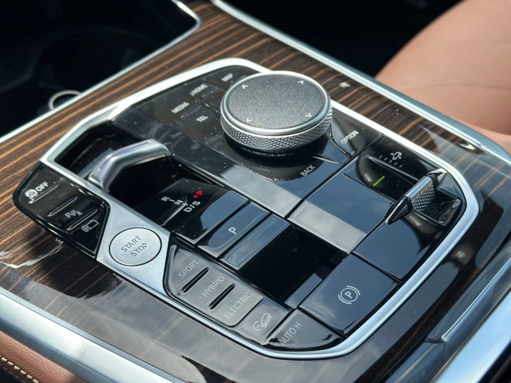New 2026 Skyscraper Grey Metallic BMW xDrive50e image 34