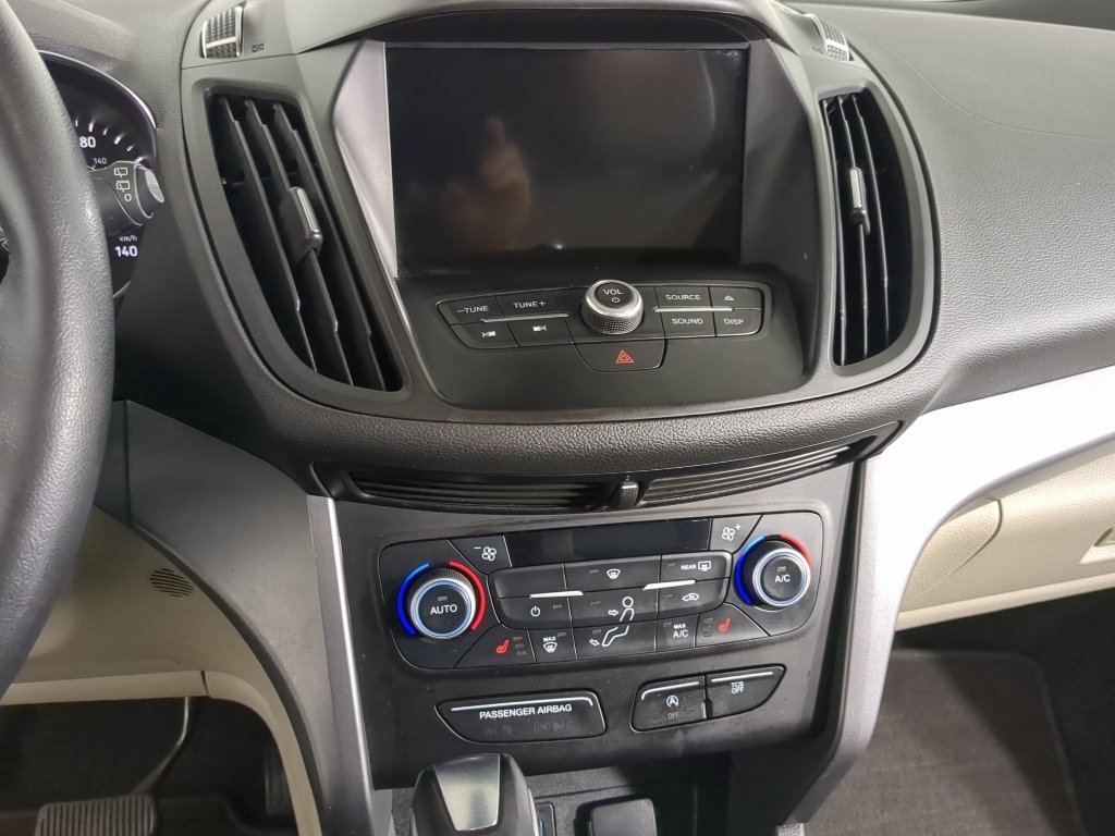 Used 2018 White Gold Metallic Ford SEL image 28