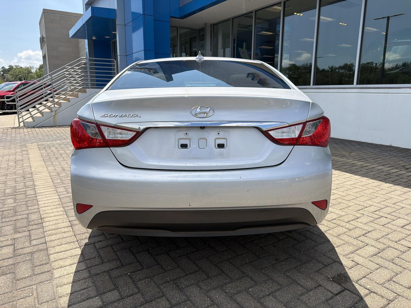 Used 2014 Radiant Silver Metallic Hyundai GLS image 4