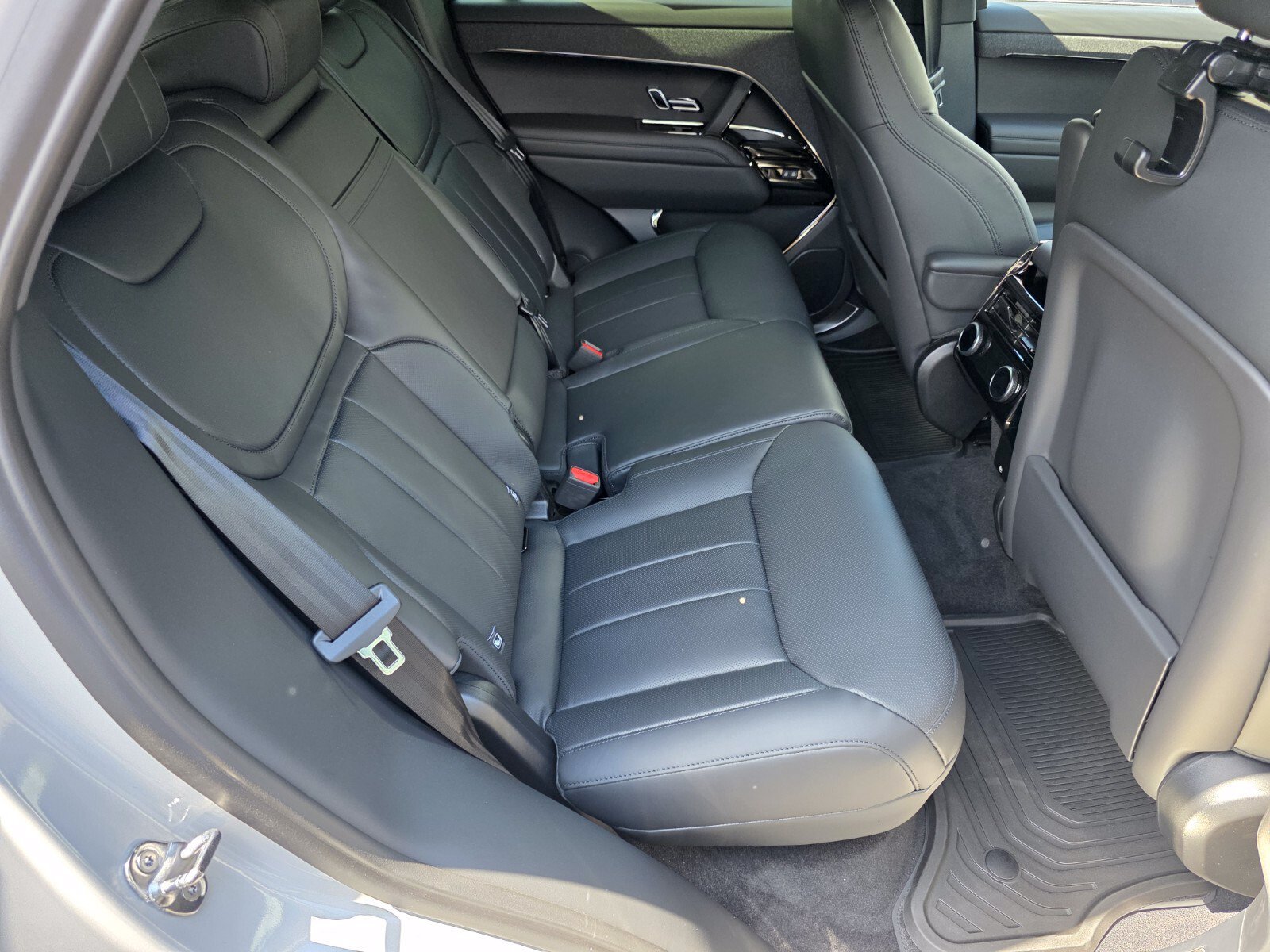 New 2026 Borasco Grey Land Rover P400 Dynamic SE image 5