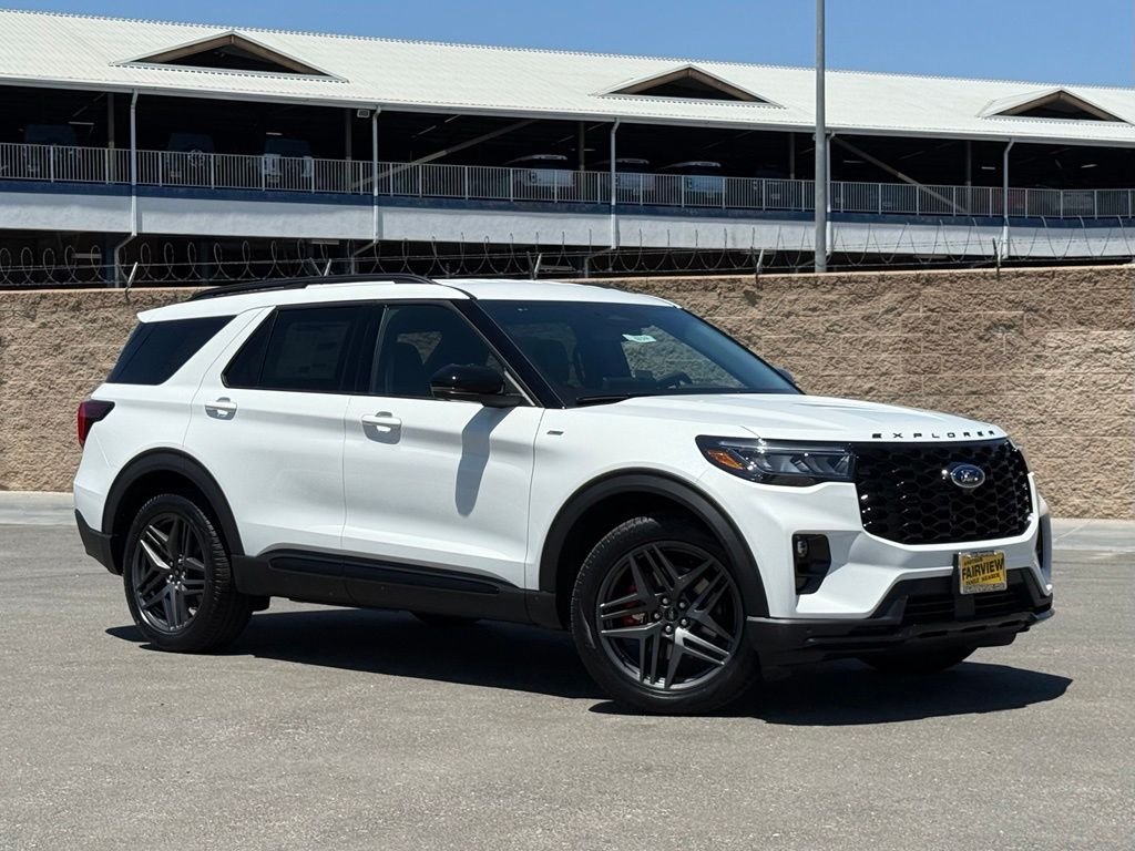 New 2026 Star White Metallic Tri-Coat Ford ST-Line image 1
