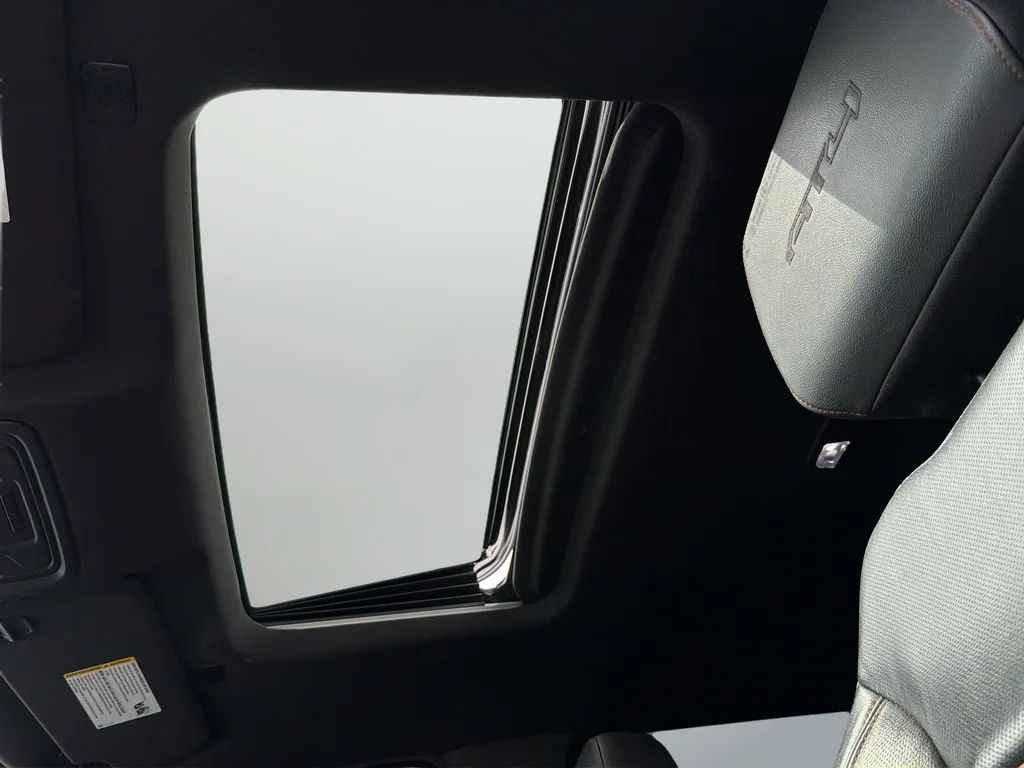 Used 2021 White GMC AT4 image 19