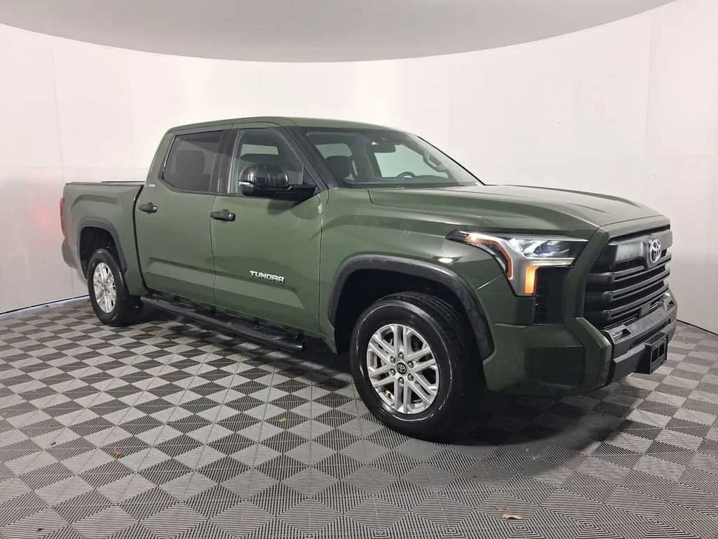Used 2022 Green Toyota SR5 image 2