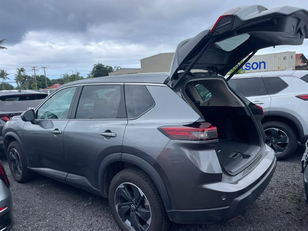 Used 2024 Gray Nissan SV image 6