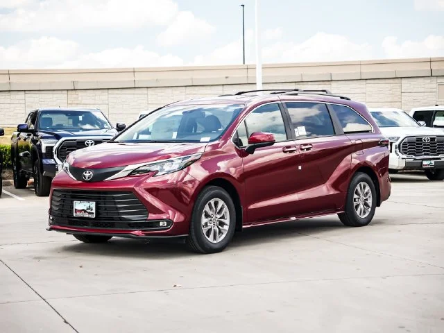New 2026 Pearl Toyota XLE image 9