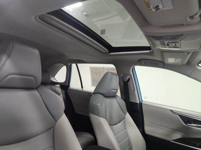 2021 Toyota RAV4 XLE Premium - Photo 6