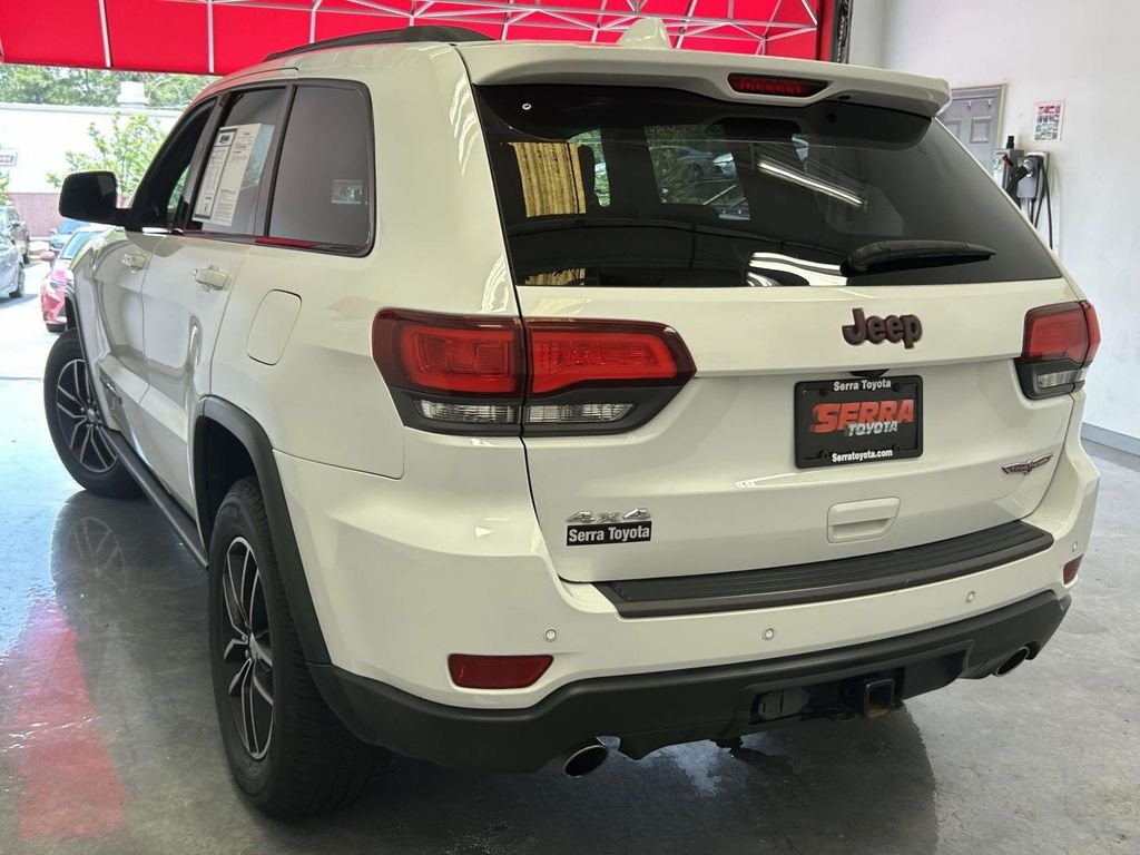 Used 2018 White Jeep Trailhawk image 5
