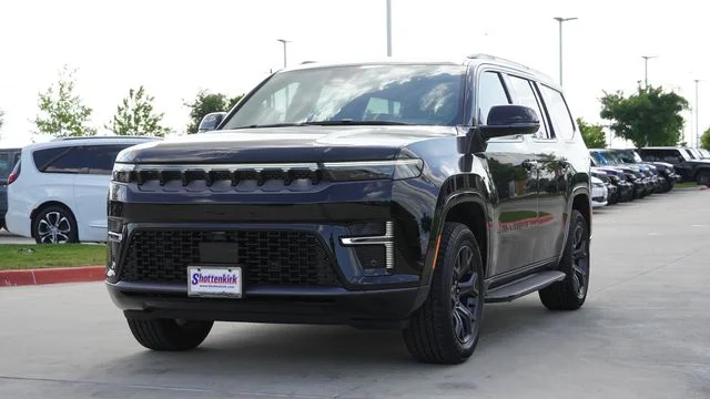 New 2026 High Gloss Black Exterior Paint Jeep Limited Altitude image 3