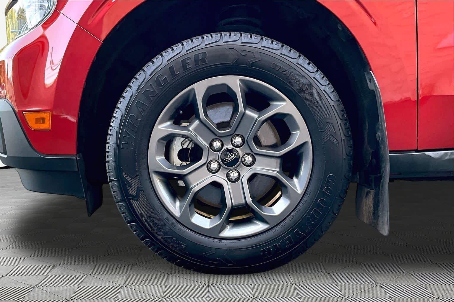 Used 2023 Hot Pepper Red Tinted Clearcoat Ford XLT image 11