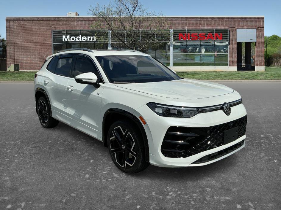 Used 2026 Opal White Volkswagen SEL R-Line Turbo image 5