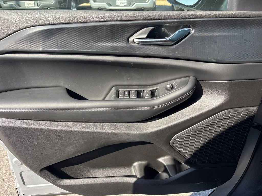 New 2026 Silver Zynith Jeep Laredo X image 24
