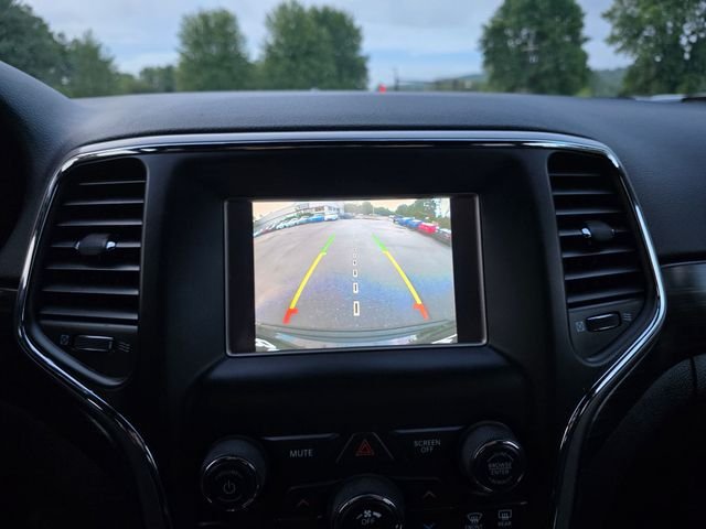 Used 2021 Diamond Black Jeep Laredo E image 26