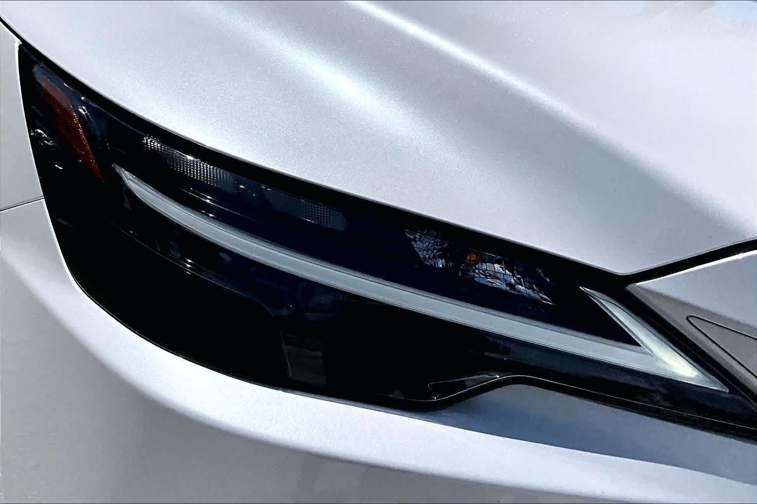 Used 2024 Eminent White Pearl Lexus Premium image 28