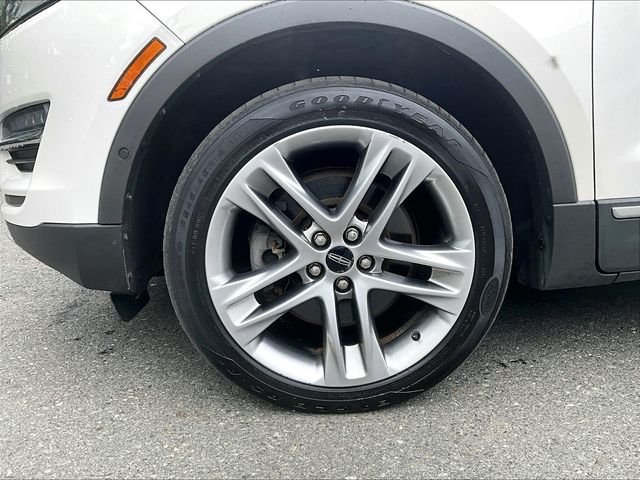 Used 2019 White Lincoln Reserve image 9