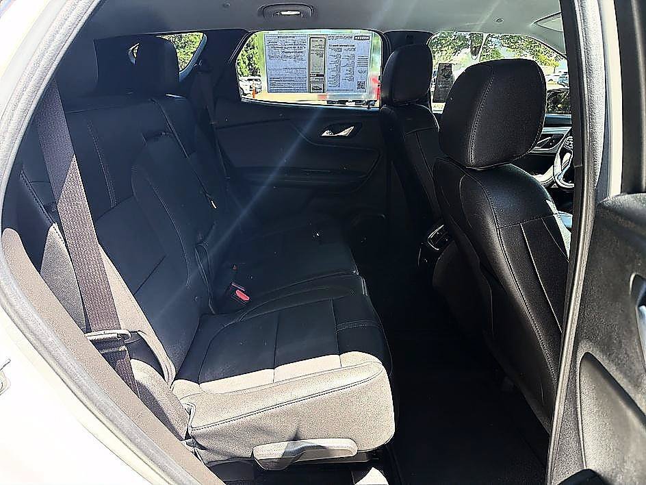 Used 2022 Iridescent Pearl Tricoat Chevrolet LT image 17